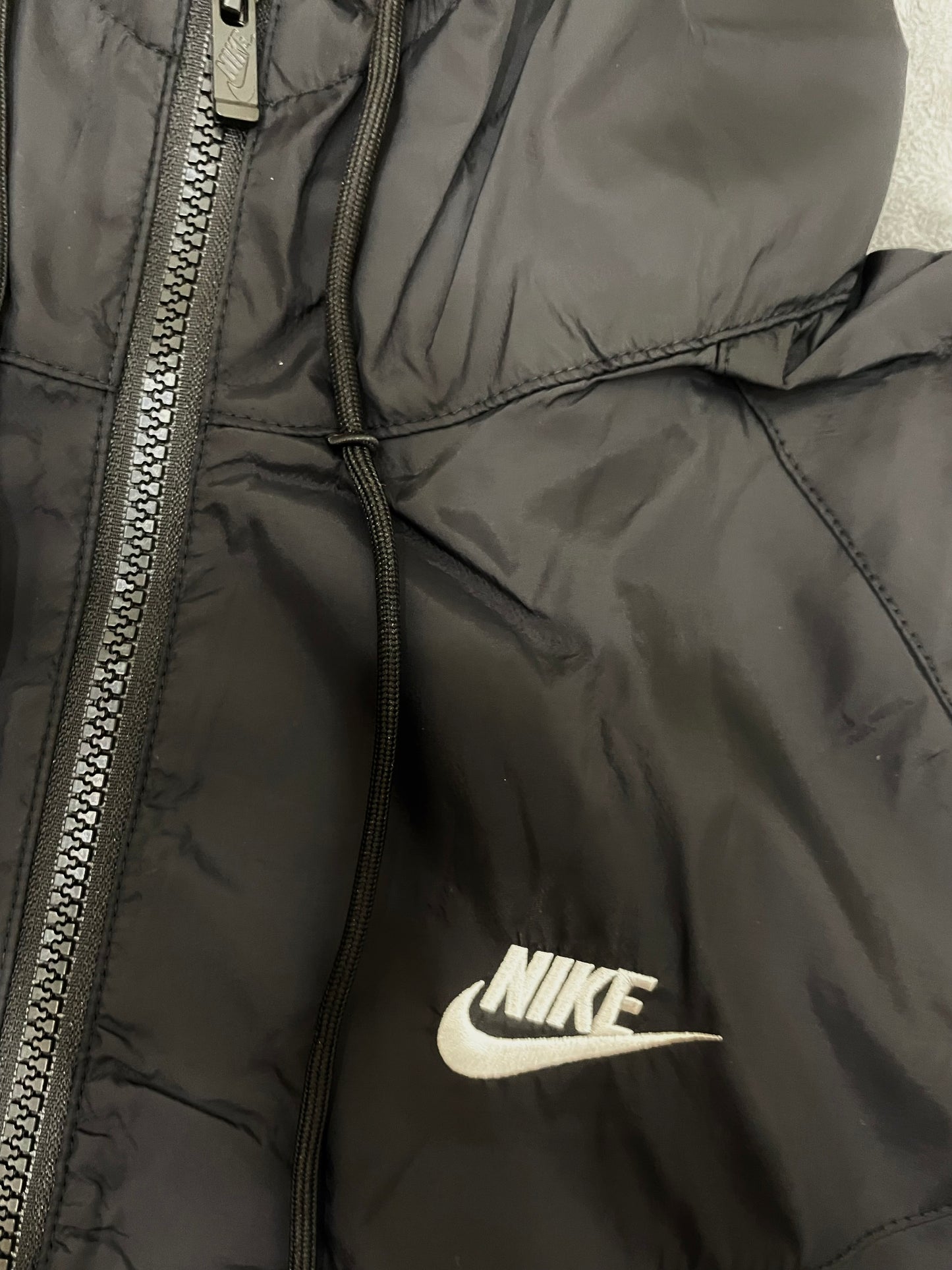 Áo Khoác Dù Nike Sportswear Windrunner AR2192-010