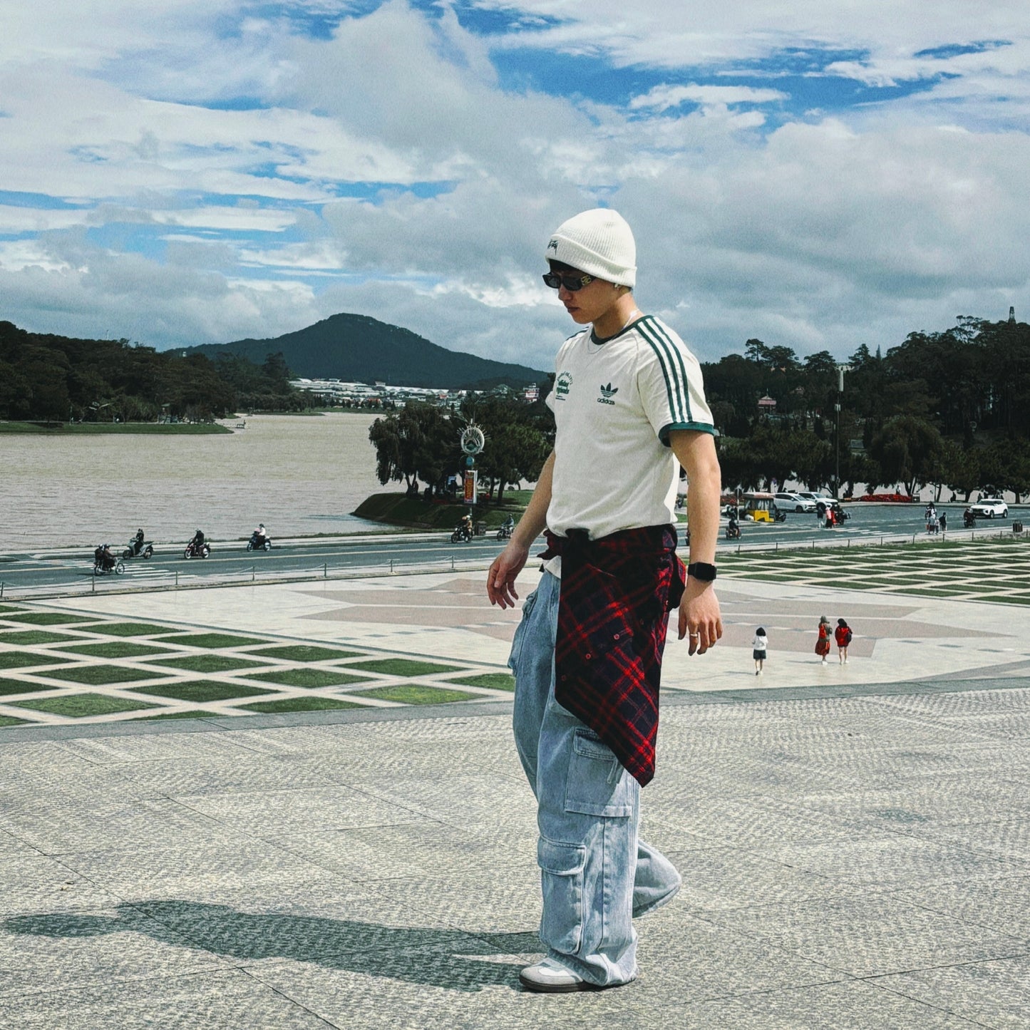 Áo Thun Adidas Thể Thao Graphic Cali - Kem IU0217
